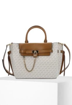 MICHAEL Michael Kors HAMILTON LEGACY BELTED SATCHEL - Handtasche - Vanilla/acrn 11 MICHAEL Michael Kors HAMILTON LEGACY BELTED SATCHEL - Handtasche - Vanilla/acrn -Michael Kors Geschaft 024ea6275f6f4a4b8d8c73cf551cfea7
