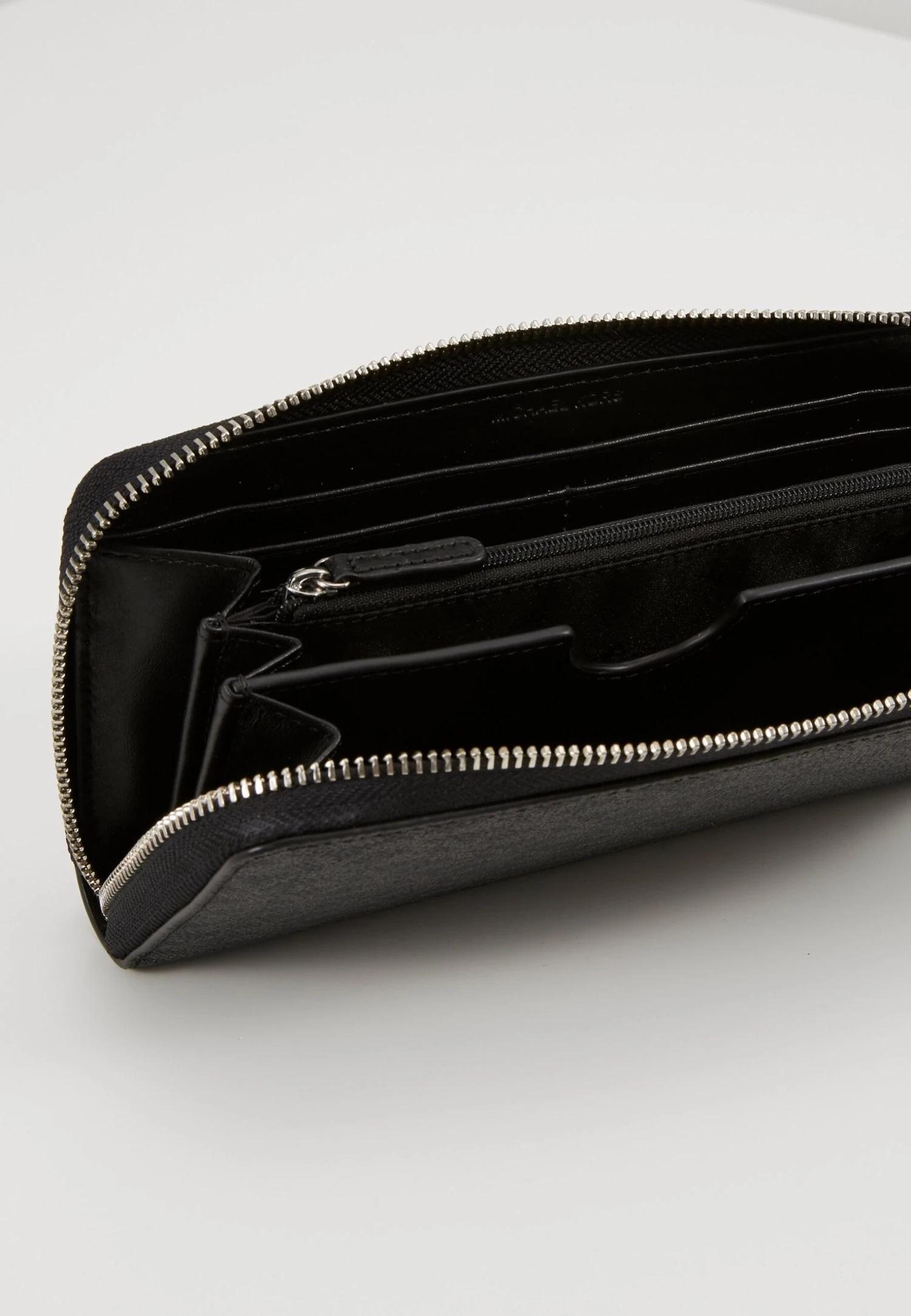 Michael Kors GREYSON TECH ZIP AROUND - Geldbörse - Black 7 Michael Kors GREYSON TECH ZIP AROUND - Geldbörse - Black – Bild 5