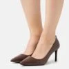 MICHAEL Michael Kors ALINA FLEX - Pumps - Mocha -Michael Kors Geschaft 09daa4a23cf948a4a90fdf3d247aa430