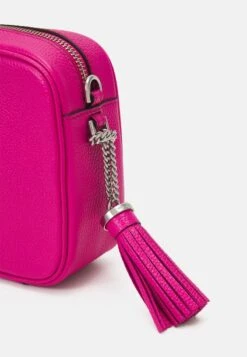MICHAEL Michael Kors JET CAMERA - Umhängetasche - Cerise -Michael Kors Geschaft 0bcce791e86a4b50b0a880690acaa841