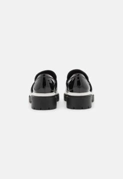 MICHAEL Michael Kors PARKER LUG LOAFER - Slipper - Black/optic White 10 MICHAEL Michael Kors PARKER LUG LOAFER - Slipper - Black/optic White -Michael Kors Geschaft 0dd1fc7b283e4238bbc614d2d988f09e
