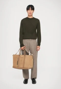 Michael Kors WIDE TRAVEL UNISEX - Weekend Bag - Husk