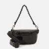 MICHAEL Michael Kors SLATER SLING PACK - Umhängetasche - Black -Michael Kors Geschaft 159846aab94e423683552aab46a61812