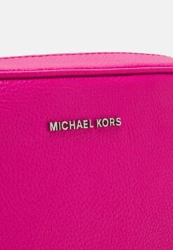 MICHAEL Michael Kors JET CAMERA - Umhängetasche - Cerise -Michael Kors Geschaft 1a07d17221734697bd149a160463a112