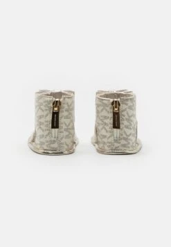 MICHAEL KORS KIDS BABY TILLY - Riemensandalette - Vanilla -Michael Kors Geschaft 1b3b7a8ec5aa4cc9909b331f7fa60e8b