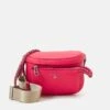 MICHAEL Michael Kors SLATER SLING PACK - Umhängetasche - Geranium -Michael Kors Geschaft 1ce2959792ac4a02b8684cffe290d509