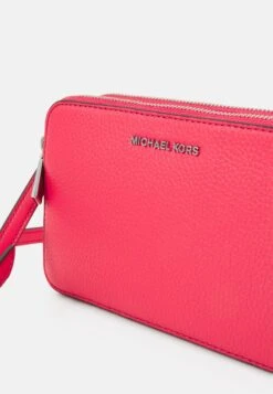 MICHAEL Michael Kors JET SET ZIP CAMERA XBODY - Umhängetasche - Geranium -Michael Kors Geschaft 1f827e7b1a0945b3b3e4fb39dacf6ba4