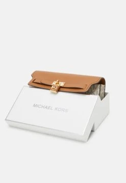 MICHAEL Michael Kors HAMILTON LEGACY CARRYALL WALLET - Geldbörse - Vanilla 11 MICHAEL Michael Kors HAMILTON LEGACY CARRYALL WALLET - Geldbörse - Vanilla -Michael Kors Geschaft 2035b515689a42bab0134731f766ffaf