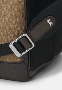 Michael Kors COMMUTER UNISEX - Tagesrucksack - Husk -Michael Kors Geschaft 278497db65964e6cb613c4e38611c48a