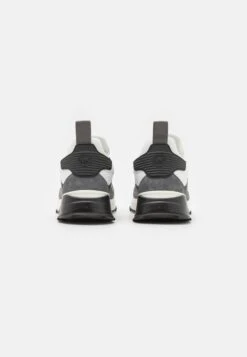 Michael Kors THEO SPORT TRAINER - Sneaker Low - White/black -Michael Kors Geschaft 2a3f2e47ed344810b6fdf6e43cc598b6