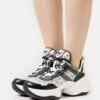 MICHAEL Michael Kors OLYMPIA TRAINER - Sneaker Low - Optic White/black -Michael Kors Geschaft 2bb9785efa084d89b08e7231d6a6022b