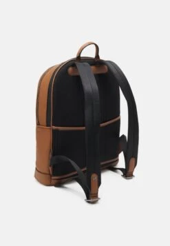Michael Kors SLIM COMMUTER UNISEX - Tagesrucksack - Luggage 9 Michael Kors SLIM COMMUTER UNISEX - Tagesrucksack - Luggage -Michael Kors Geschaft 2d9ab7aa29814116930f5d697b93b37f