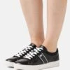 MICHAEL Michael Kors Sneaker Low - Black 1 MICHAEL Michael Kors Sneaker Low - Black -Michael Kors Geschaft 30f1d726df8a4e83b765a19e74ee7239