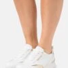 MICHAEL Michael Kors ALLIE STRIDE TRAINER - Sneaker Low - Optic White/pale Gold 1 MICHAEL Michael Kors ALLIE STRIDE TRAINER - Sneaker Low - Optic White/pale Gold -Michael Kors Geschaft 3388bcd89eff4575b202cc3d8d1bcad9