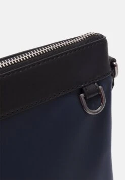 Michael Kors XBODY UNISEX - Umhängetasche - Navy -Michael Kors Geschaft 3a470da674a44482a71161d78ae134f7