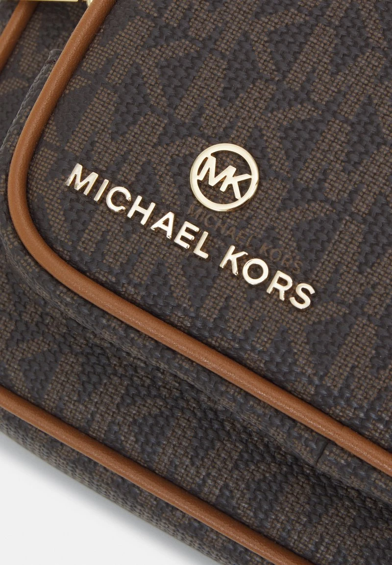 MICHAEL Michael Kors TRAVEL LAPTOP CASE POUCH - Notebooktasche - Brown/acorn 8 MICHAEL Michael Kors TRAVEL LAPTOP CASE POUCH - Notebooktasche - Brown/acorn – Bild 6