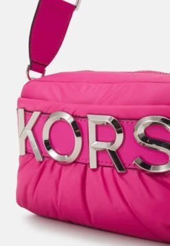 MICHAEL Michael Kors LEONIE CAMERA XBODY - Umhängetasche - Cerise -Michael Kors Geschaft 4447329c3f6d4b4b9a29006315b1d379