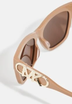 Michael Kors EMPIRE SQUARE - Sonnenbrille - Camel Solid -Michael Kors Geschaft 4532a7bbceaf4891b03d58af5bf8285b