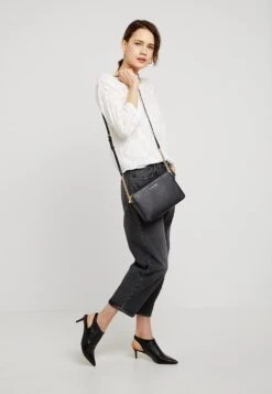 MICHAEL Michael Kors JET SET TRAVEL CROSSBODY - Umhängetasche - Black 9 MICHAEL Michael Kors JET SET TRAVEL CROSSBODY - Umhängetasche - Black -Michael Kors Geschaft 460555e03ca1461f800e3641c07c32f6 1