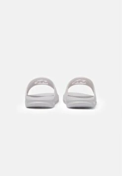 MICHAEL KORS KIDS JET CHARM CHOPOUT - Pantolette Flach - White 10 MICHAEL KORS KIDS JET CHARM CHOPOUT - Pantolette Flach - White -Michael Kors Geschaft 47b4cd7a8b574e8da8bd9d0d1e0d9be1