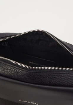 Michael Kors UTILITY XBODY - Umhängetasche - Black -Michael Kors Geschaft 497ec988e9d64579bc585ba50f506419