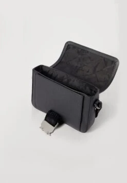 Michael Kors AVIATOR XBODY - Cross Body Bag - Black -Michael Kors Geschaft 62bd364c0f234d719b527ba7ae89d21b