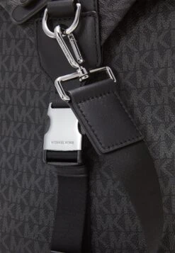 Michael Kors COMMUTER DUFFLE UNISEX - Weekend Bag - Black 10 Michael Kors COMMUTER DUFFLE UNISEX - Weekend Bag - Black -Michael Kors Geschaft 655f12aa30224b168981af8ce08821fc