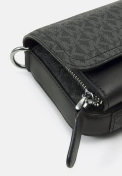 Michael Kors PHONE HYBRID XBODY - Umhängetasche - Black -Michael Kors Geschaft 6c5bf1443d54474a9d795a55438e3b19