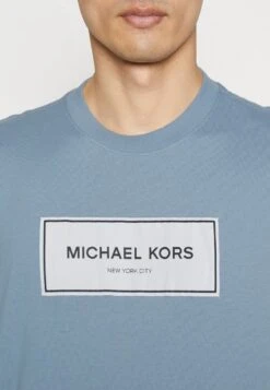 Michael Kors FLAGSHIP LOGO TEE - T-Shirt Print - Chambray -Michael Kors Geschaft 7183cebdab8442528ed6b35f226c9afa