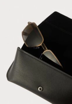 Michael Kors DANA POINT - Sonnenbrille - Matte Husk/olive 9 Michael Kors DANA POINT - Sonnenbrille - Matte Husk/olive -Michael Kors Geschaft 7987e033395d4c66a611a9bba3be6937