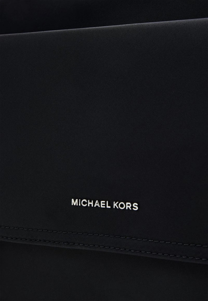 Michael Kors UTILITY FLAP UNISEX - Umhängetasche - Black 7 Michael Kors UTILITY FLAP UNISEX - Umhängetasche - Black – Bild 5