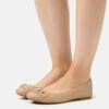 MICHAEL Michael Kors JILLY BALLET - Klassischer Ballerina - Camel -Michael Kors Geschaft 8be775e315a24d5d9688567ef894b727