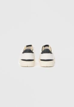 Michael Kors WILTON LACE UP - Trainers - Off White/black 14 Michael Kors WILTON LACE UP - Trainers - Off White/black -Michael Kors Geschaft 8ed4c971134e415db1a4285c3b40decf