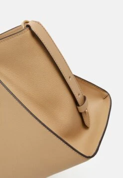 MICHAEL Michael Kors AVRIL SATCHEL - Handtasche - Camel -Michael Kors Geschaft 93febcbe3cd64df788f1f20979ead006