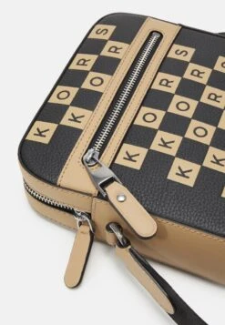 Michael Kors FLIGHT BAG UNISEX - Umhängetasche - Black 11 Michael Kors FLIGHT BAG UNISEX - Umhängetasche - Black -Michael Kors Geschaft 9470f64c5c674fb595e278f31cd65206