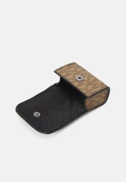 Michael Kors AIRPOD CASE UNISEX - Sonstige Accessoires - Husk -Michael Kors Geschaft 9551b21ba2f148f286d24e8f5543f8a3