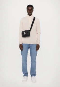 Michael Kors AVIATOR XBODY - Cross Body Bag - Black