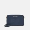 MICHAEL Michael Kors JET CAMERA - Umhängetasche - Navy 1 MICHAEL Michael Kors JET CAMERA - Umhängetasche - Navy -Michael Kors Geschaft 9c59b7f03d394dcbb85259658424dc7f