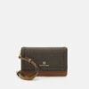 MICHAEL Michael Kors JET SET CHARM PHONE CROSSBODY - Umhängetasche - Brown 2 MICHAEL Michael Kors JET SET CHARM PHONE CROSSBODY - Umhängetasche - Brown -Michael Kors Geschaft 9d3a9a6865b641b9a3eb227fd2caada8