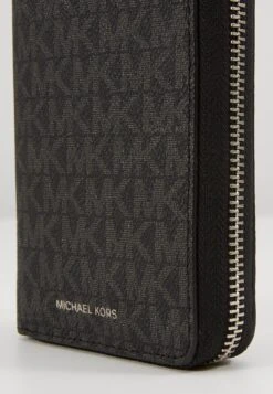 Michael Kors GREYSON TECH ZIP AROUND - Geldbörse - Black 9 Michael Kors GREYSON TECH ZIP AROUND - Geldbörse - Black -Michael Kors Geschaft a9c159075f484b5cb931abbf39012961