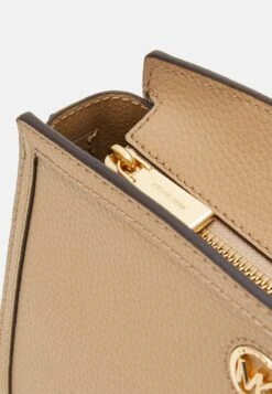 MICHAEL Michael Kors CHANTAL XBODY - Umhängetasche - Camel -Michael Kors Geschaft ac459dfde4de4ed7bd1c867620a25e30