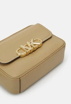 MICHAEL Michael Kors PARKER SWAG CAMERA XBODY - Umhängetasche - Camel -Michael Kors Geschaft ae6d449177804e928897fb42c151a360