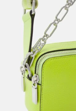 MICHAEL Michael Kors JET SET CAMRA XBODY - Umhängetasche - Limeade -Michael Kors Geschaft b2877b26f3ed4b28acac825d7b946eca