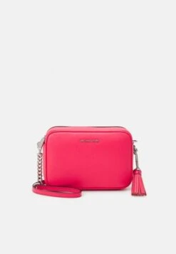 MICHAEL Michael Kors JET SET ZIP CAMERA XBODY - Umhängetasche - Geranium -Michael Kors Geschaft b382433dba7c4297b8c3507c814edb12