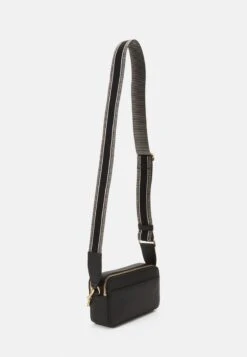 MICHAEL Michael Kors JET SET CAMRA XBODY - Umhängetasche - Black -Michael Kors Geschaft b38f6df055e14243b73d278d63ac9fe5