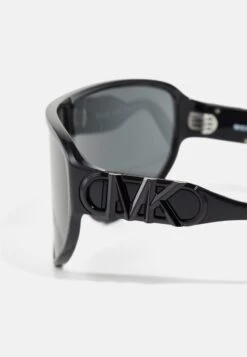 Michael Kors EMPIRE SHIELD - Sonnenbrille - Black -Michael Kors Geschaft b3bcc1f88e794c87b304f0dccf7f8964