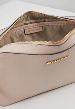 MICHAEL Michael Kors JET SET TRAVEL CROSSBODY - Umhängetasche - Soft Pink 12 MICHAEL Michael Kors JET SET TRAVEL CROSSBODY - Umhängetasche - Soft Pink -Michael Kors Geschaft b81d99f50b6b460c8c89db84bfe089b9
