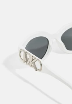 Michael Kors EMPIRE OVAL - Sonnenbrille - Optic White -Michael Kors Geschaft b87e2bd7debe47f2a918e644bb1536ff