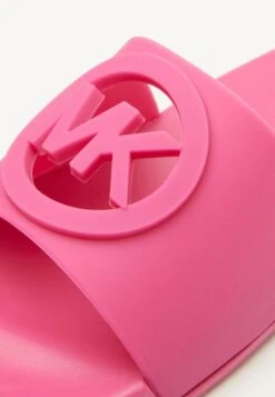 MICHAEL KORS KIDS JET CHARM CHOPOUT - Pantolette Flach - Cerise -Michael Kors Geschaft b8df0f2f445a4cc6923fe61f40a80155