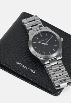 Michael Kors UNISEX SET - Uhr - Gunmetal 12 Michael Kors UNISEX SET - Uhr - Gunmetal -Michael Kors Geschaft b92a4f17cefc46c98379496bf5d1fd8b